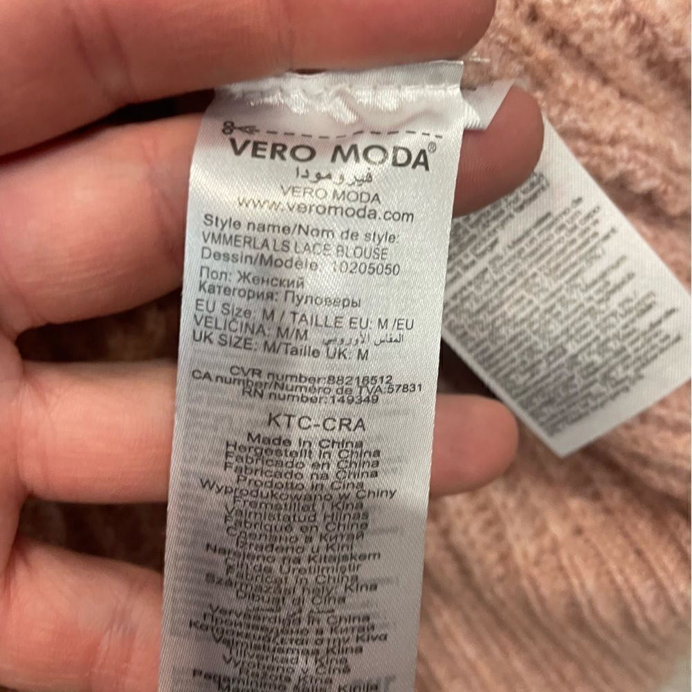 Vero Moda Lace V-neck Ribbed Knit in Dust Pink - Picture 4 of 5